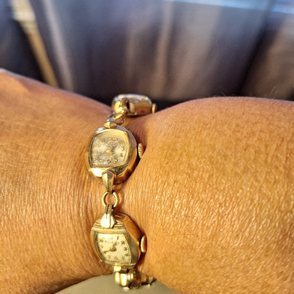 Elegant Gold Women's Bracelet Watch